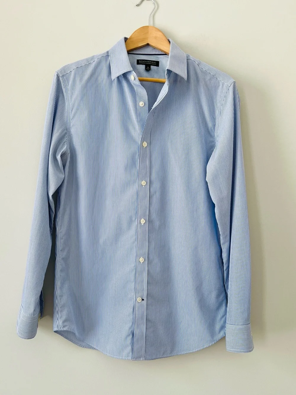Banana Republic Non-Iron Tailored Slim Fit Dress Shirt Blue Stripe Size M